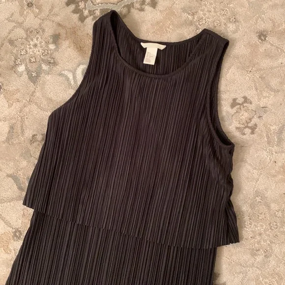 H&M size small black pleated dress - Picture 3 of 3